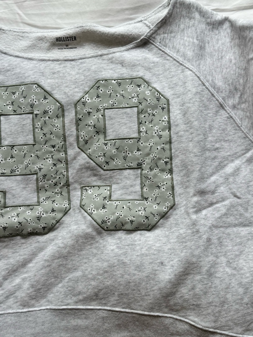 Hollister Kids Light Gray Sweatshirt with Sage Floral '89' Applique